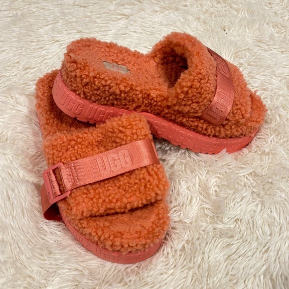 Women's UGG Fluffita Coral Sheepskin Platform Sherpa Sandals LIKE NEW size 6 - Picture 1 of 11